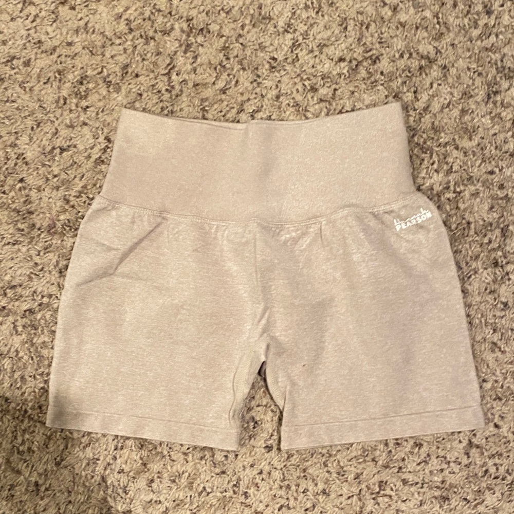 Dfyne High-Waist Athletic Shorts in Light Gray